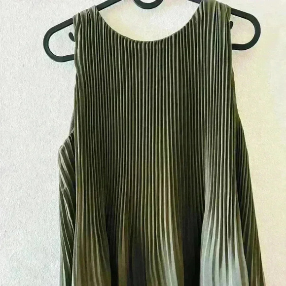 A new day green tank/blouse - Picture 1 of 6